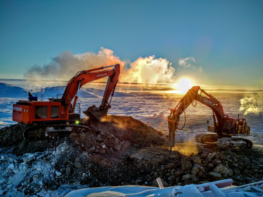 Kiewit’s fleet of equipment can endure any climate, including Arctic conditions.