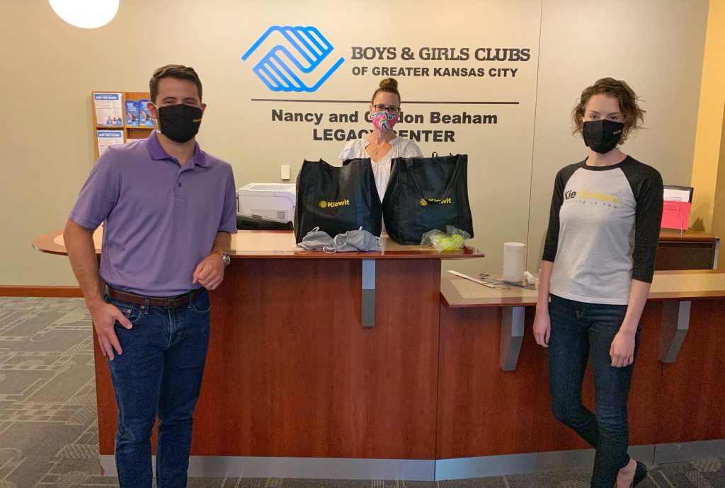 Kiewit employees donate masks to Boys & Girls Club of Greater Kansas City.