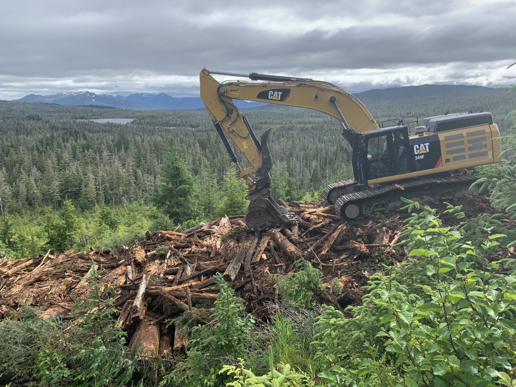 Although serving a small population, a Kiewit team makes a big impact by constructing a year-round access road through a remote Alaskan island. 
