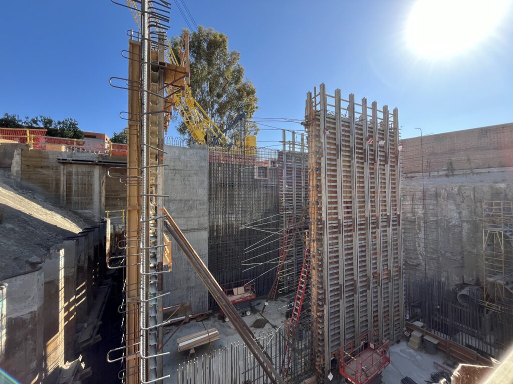 It’s no small feat constructing 50-foot concrete walls. This progress photo at Ballona Creek, taken at about 15 percent completion, shows two corners of the building being poured as crews erected the next two wall sections. Maintaining the design pour rate was vital to prevent formwork failure.